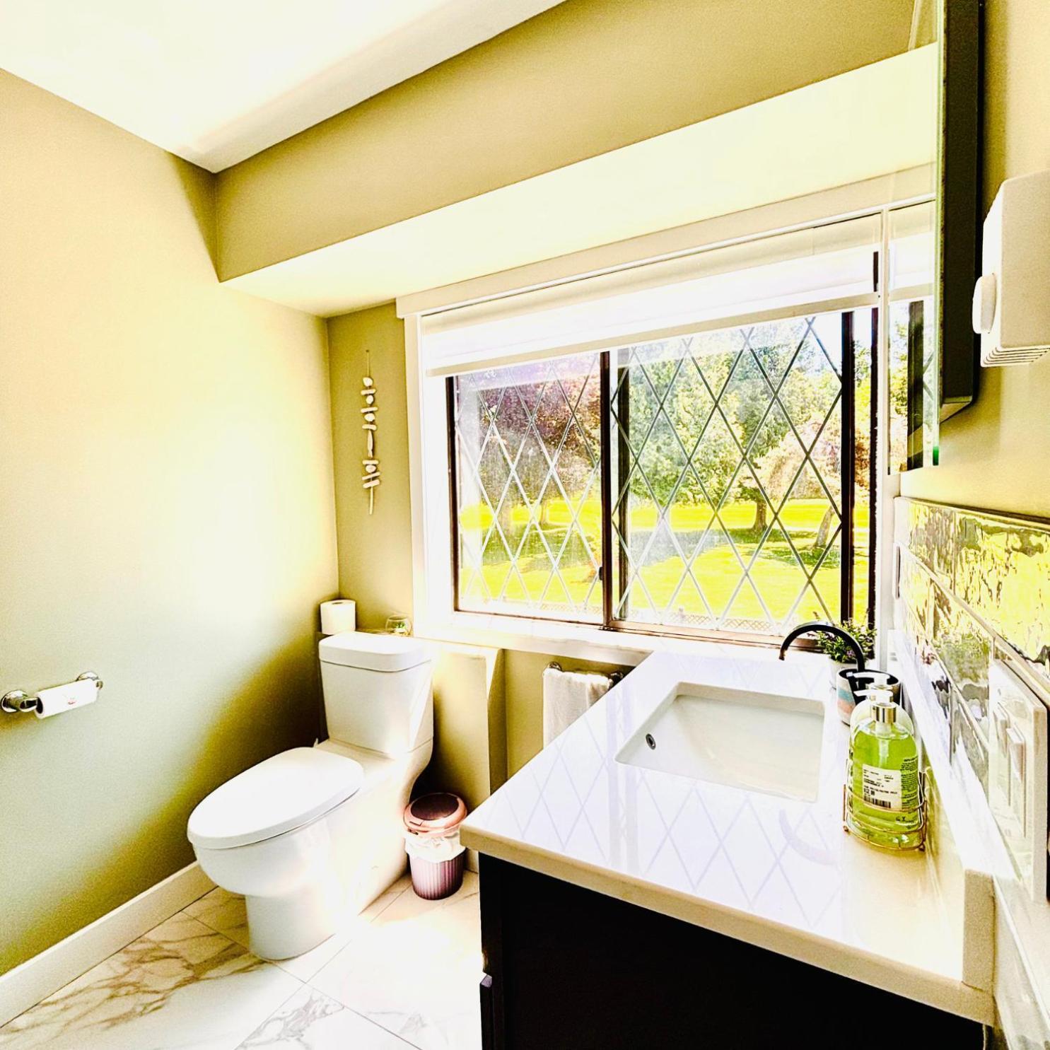 Oceanside Manor - Golf Course View Bed & Breakfast Qualicum Beach Eksteriør bilde